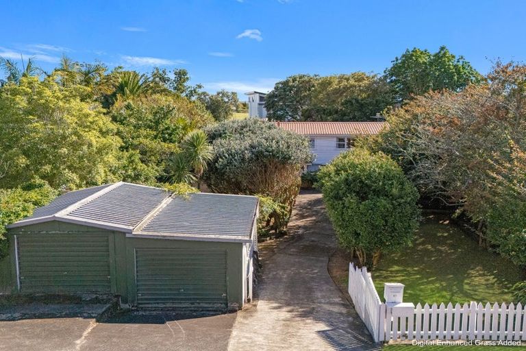 Photo of property in 21 Saint Leonards Road, Kelston, Auckland, 0602