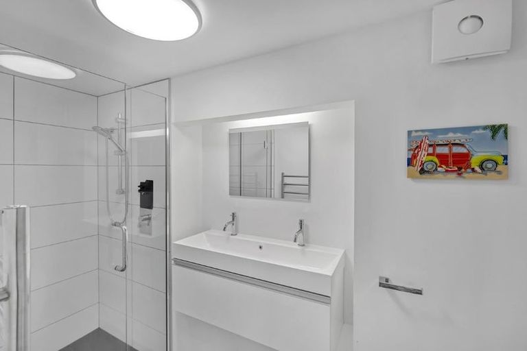 Photo of property in 18 Glendevere Terrace, Redcliffs, Christchurch, 8081