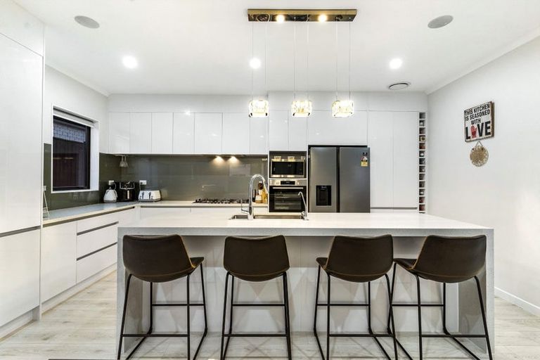 Photo of property in 76 Drumbuoy Drive, Flat Bush, Auckland, 2019