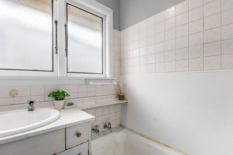 Photo of property in 2/25 Hills Road, Edgeware, Christchurch, 8013