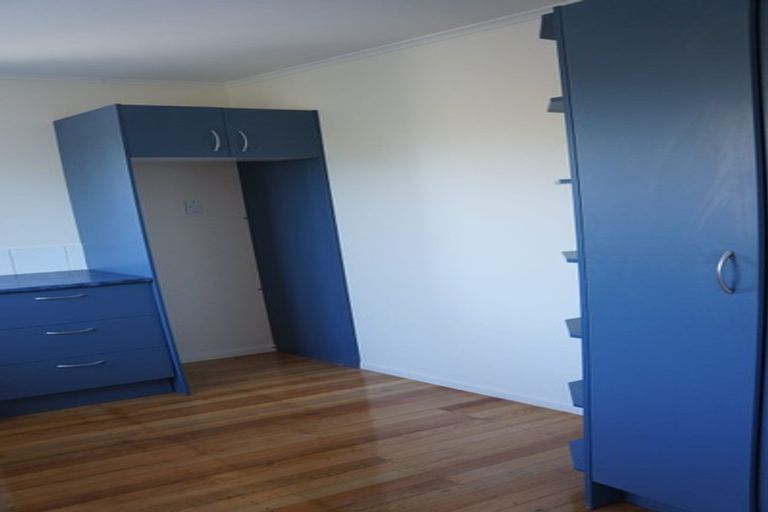 Photo of property in 24 Waipani Road, Te Atatu Peninsula, Auckland, 0610