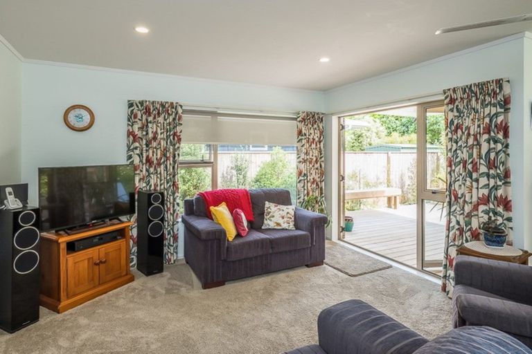 Photo of property in 4 Kaikomako Road, Waikanae, 5036