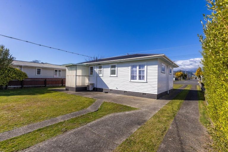 Photo of property in 11 Bartholomew Road, Levin, 5510
