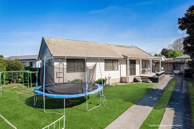 Photo of property in 10 Kentucky Crescent, Nawton, Hamilton, 3200