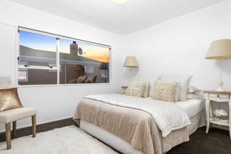 Photo of property in 2/22 Roberts Road, Glenfield, Auckland, 0629