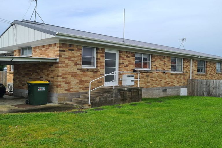 Photo of property in 2/7 Chapel Street, Papakura, 2110