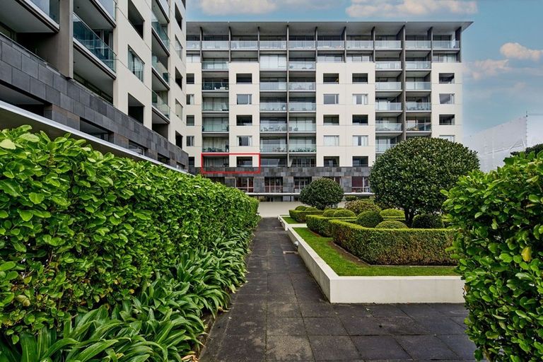 Photo of property in Sanctum Apartment, 10 Ebor Street, Te Aro, Wellington, 6011