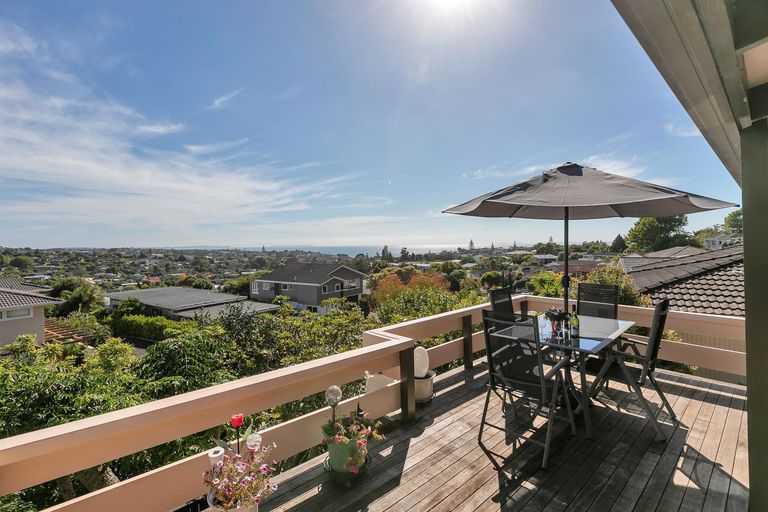 Photo of property in 7 Galaxy Drive, Mairangi Bay, Auckland, 0630