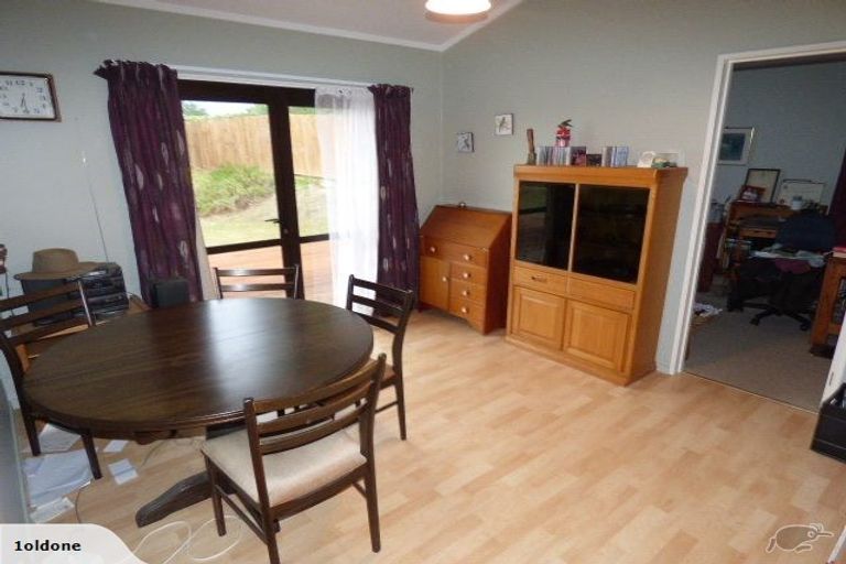 Photo of property in 90 Upper Orewa Road, Wainui, Silverdale, 0992
