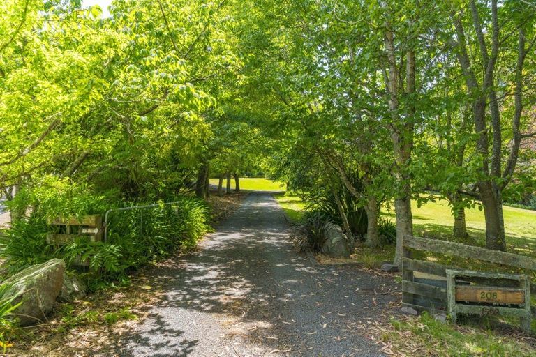 Photo of property in 208 Mapara Road, Acacia Bay, Taupo, 3385