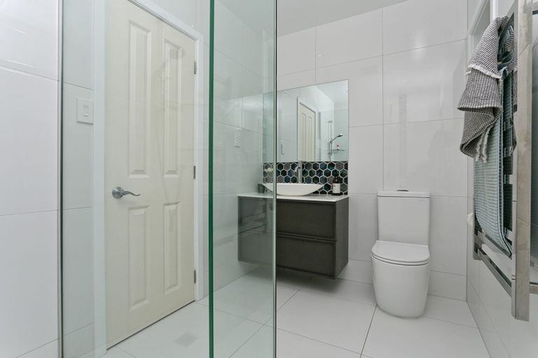 Photo of property in 2/43 Northumberland Avenue, Belmont, Auckland, 0622