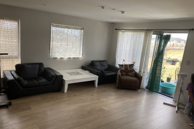 Photo of property in 1 Peony Mews, Oteha, Auckland, 0632