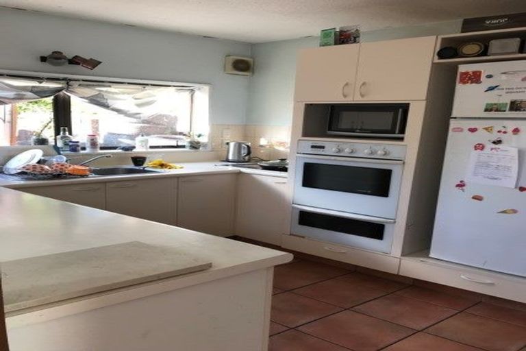 Photo of property in 122 Grahams Road, Burnside, Christchurch, 8053