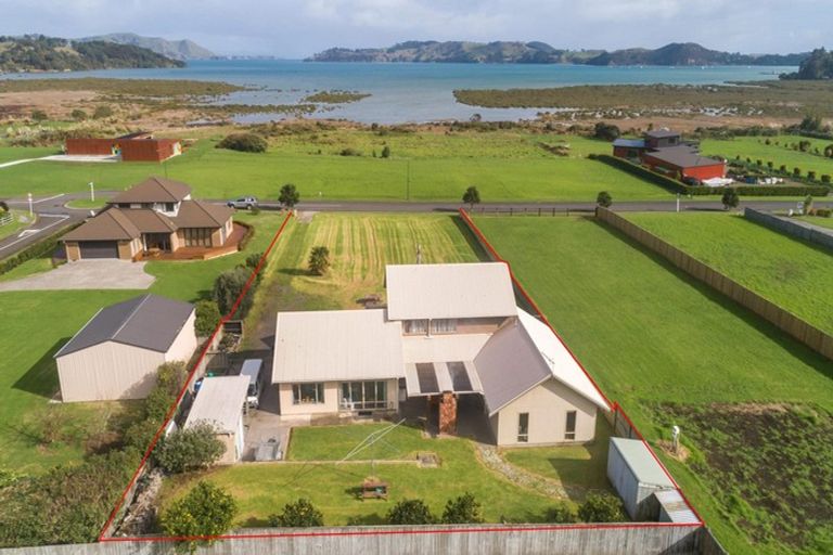 Photo of property in 13 Koromiko Drive, Coromandel, 3506