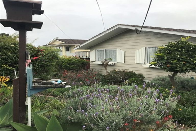 Photo of property in 134 Waimumu Road, Massey, Auckland, 0614