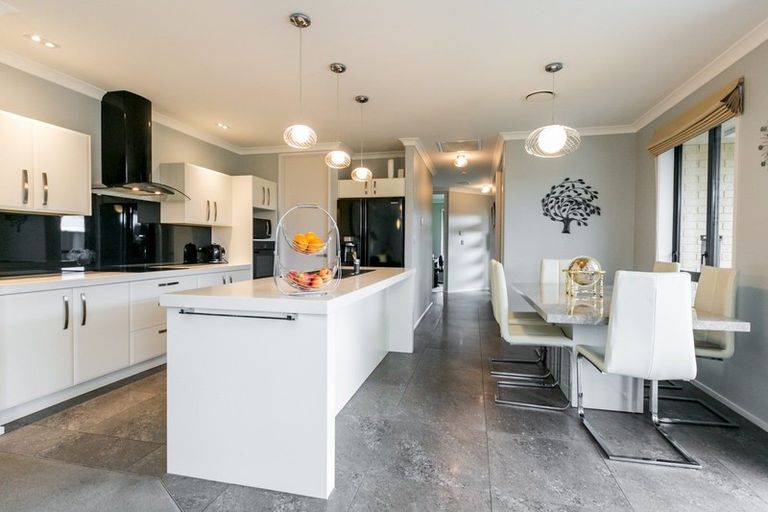 Photo of property in 6 Karoola Place, Havelock North, 4130