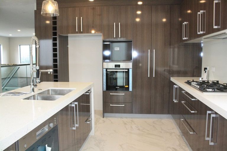 Photo of property in 81 San Valentino Drive, Henderson, Auckland, 0612