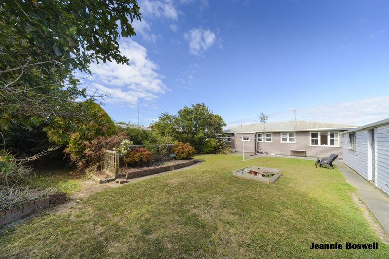 Photo of property in 11 Leslie Avenue, Cloverlea, Palmerston North, 4412