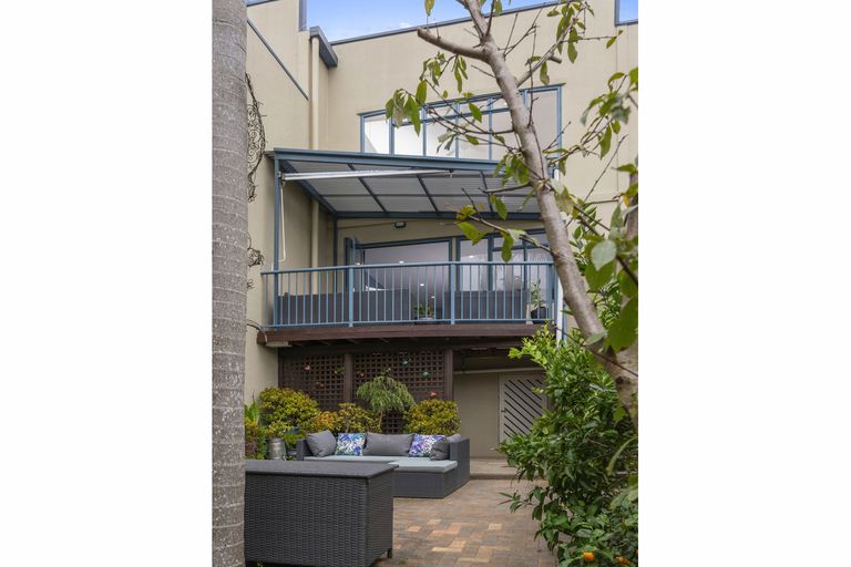 Photo of property in 6/6-8 Pannill Place, Oteha, Auckland, 0632