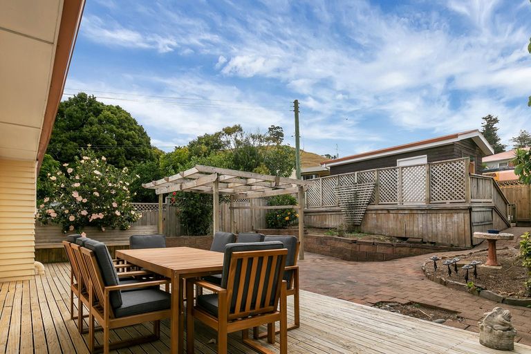 Photo of property in 40 Mountain Road, Mangere Bridge, Auckland, 2022