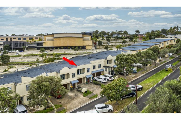 Photo of property in 6/6-8 Pannill Place, Oteha, Auckland, 0632