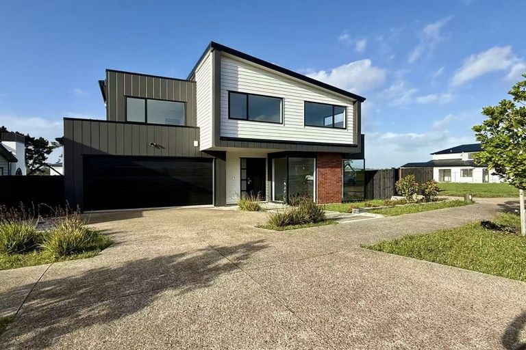 Photo of property in 43 Evergreen Parade, Rosehill, Papakura, 2113