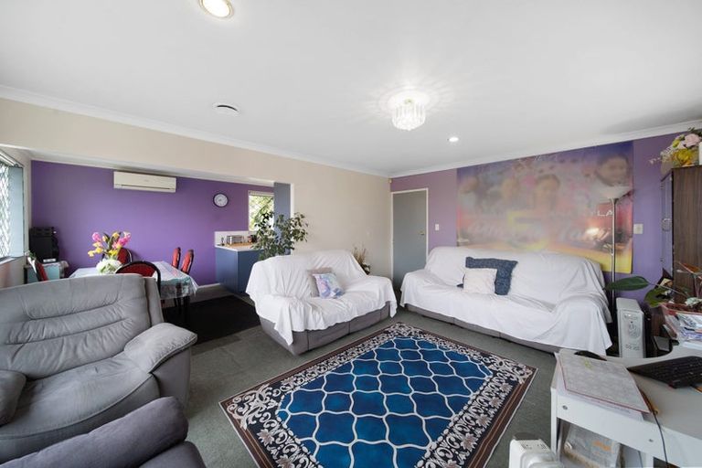 Photo of property in 28 Cottingham Crescent, Mangere East, Auckland, 2024