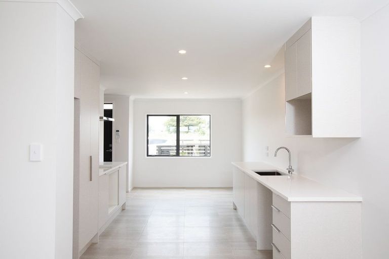 Photo of property in 30 Biplane Street, Takanini, 2112