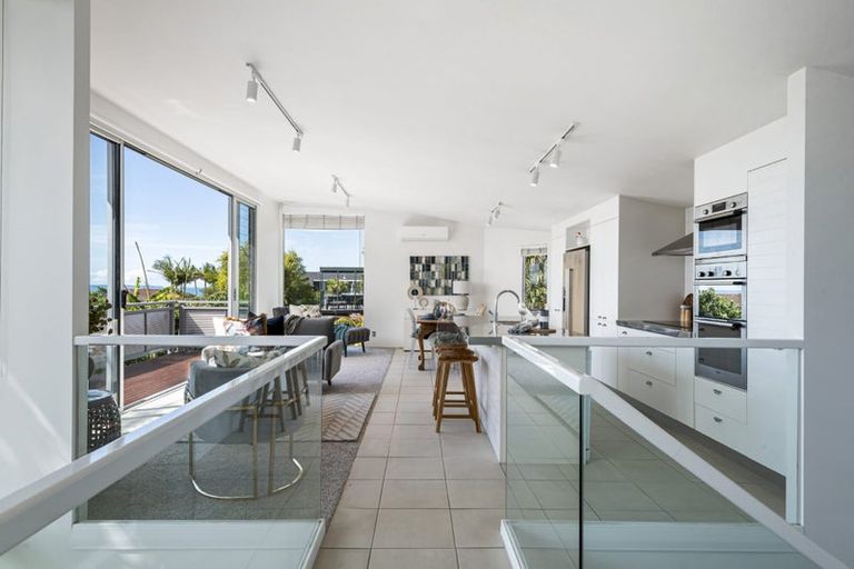 Photo of property in 1/598 Beach Road, Rothesay Bay, Auckland, 0630