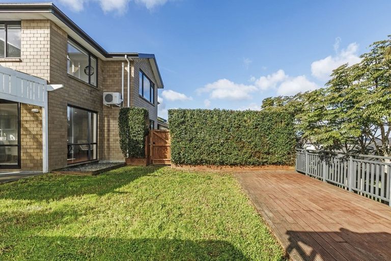 Photo of property in 33 Kilkelly Avenue, Pinehill, Auckland, 0632