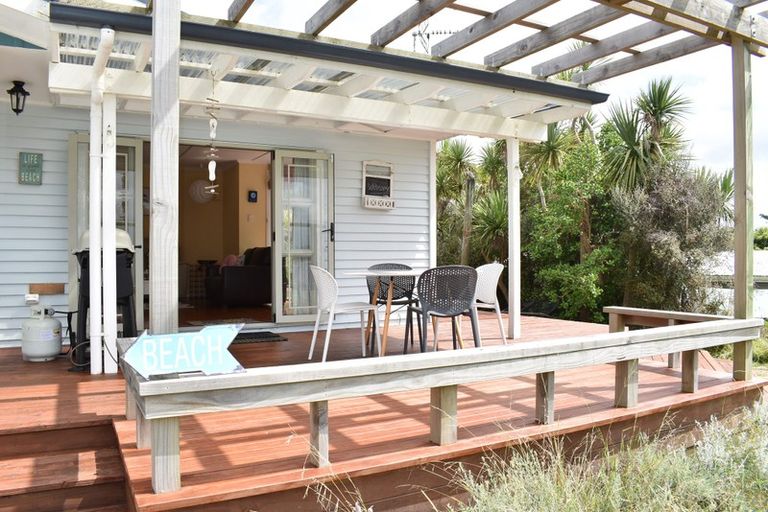 Photo of property in 44 Sarah Street, Waikawa Beach, Levin, 5573