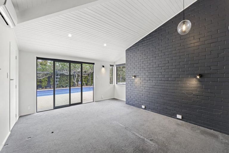 Photo of property in 35 Rock Isle Road, Torbay, Auckland, 0630
