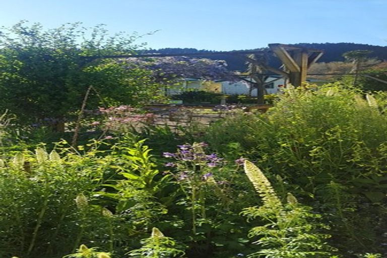 Photo of property in 33 Mokena Kohere Street, Manakau, Levin, 5573