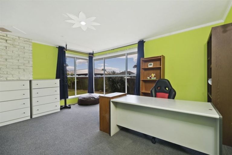 Photo of property in 25 Lambeth Crescent, Northcote, Christchurch, 8052