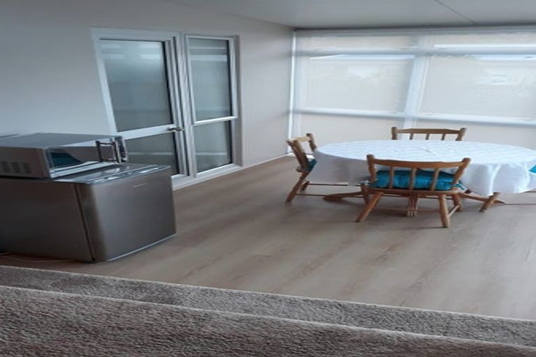 Photo of property in 32 The Circle, Manly, Whangaparaoa, 0930