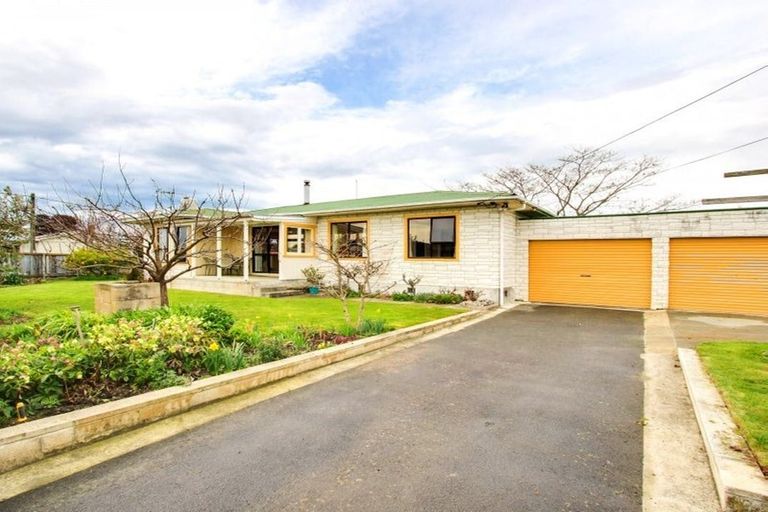 Photo of property in 220 Lumsden Place, Akina, Hastings, 4122