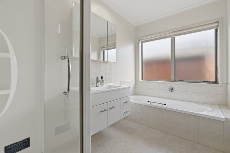 Photo of property in 15 Teal Place, Pyes Pa, Tauranga, 3112