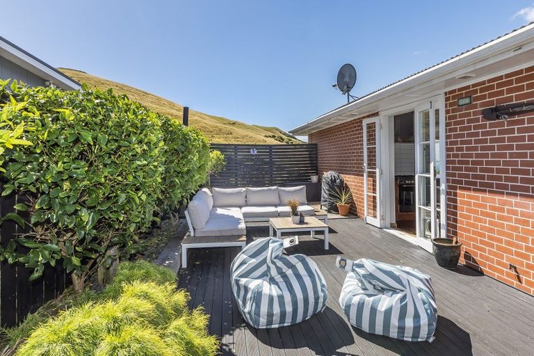Photo of property in 18 Kapekape Place, Pukerua Bay, 5026