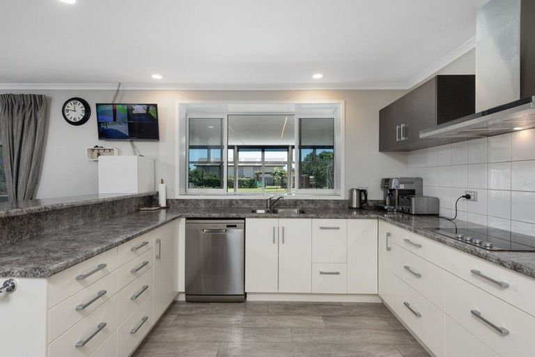 Photo of property in 10 Twin Oak Avenue, Papamoa Beach, Papamoa, 3118