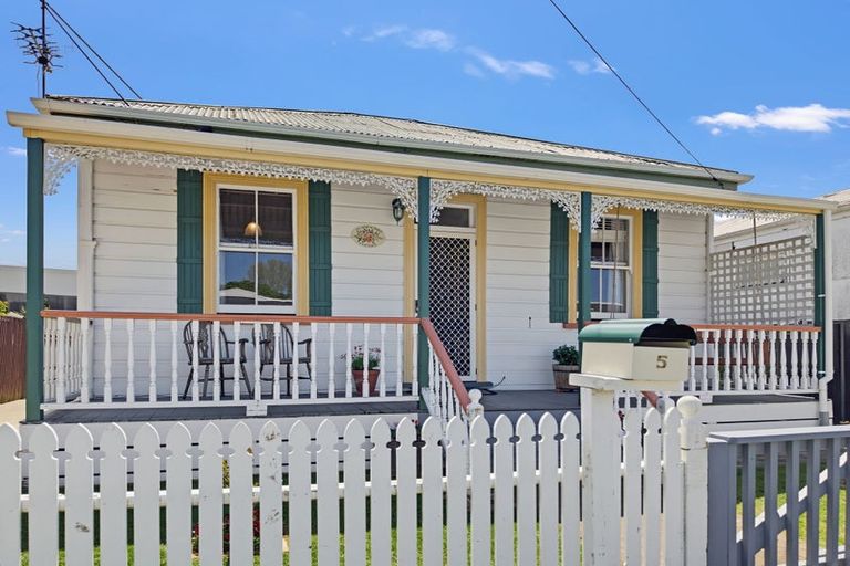Photo of property in 5 Queen Street, Paeroa, 3600