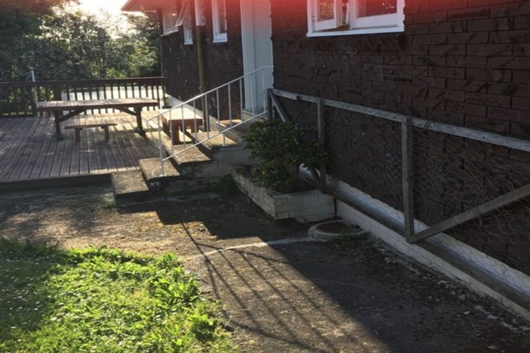 Photo of property in 114 Flanshaw Road, Te Atatu South, Auckland, 0610