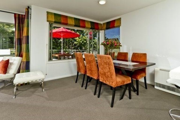 Photo of property in 15 Bush Lane, Northcote Point, Auckland, 0627