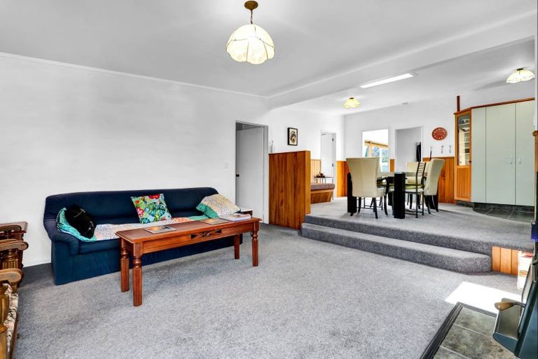 Photo of property in 2 Hills Road, Tongaporutu, Urenui, 4378