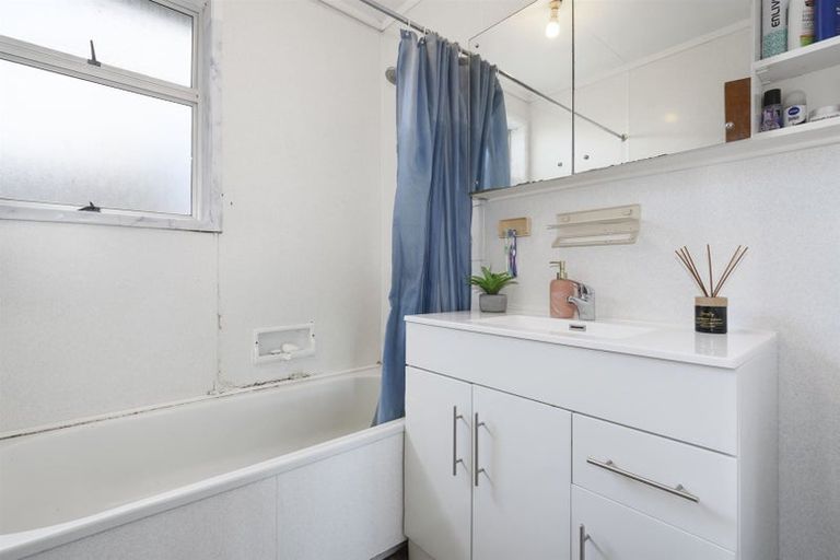 Photo of property in 20 Arawata Avenue, Welcome Bay, Tauranga, 3112