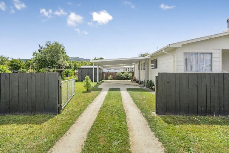 Photo of property in 76 Brandon Street, Featherston, 5710