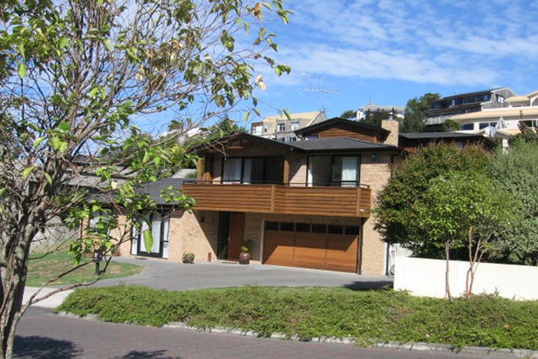 Photo of property in 30 Penguin Drive, Murrays Bay, Auckland, 0630