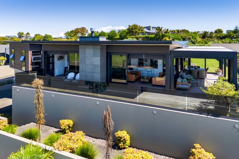 Photo of property in 15 Links Drive, Waiwhakaiho, New Plymouth, 4312