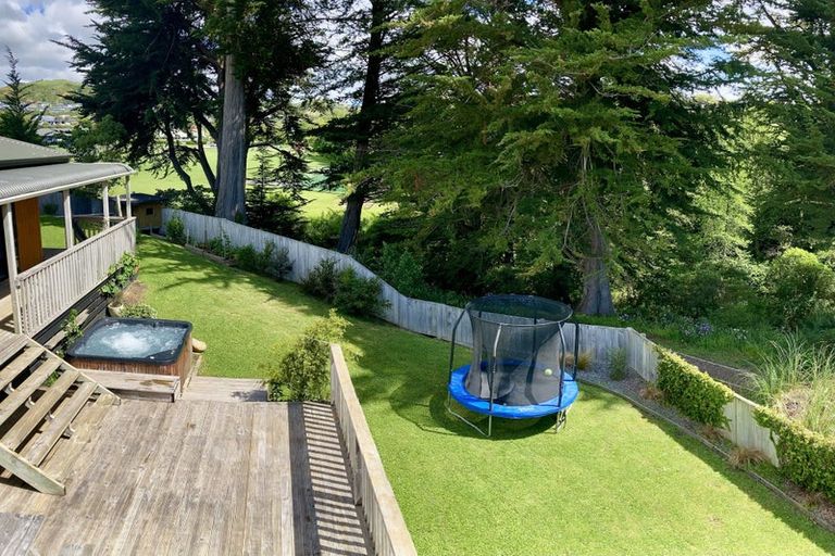 Photo of property in 49 Saunders Close, Whitby, Porirua, 5024