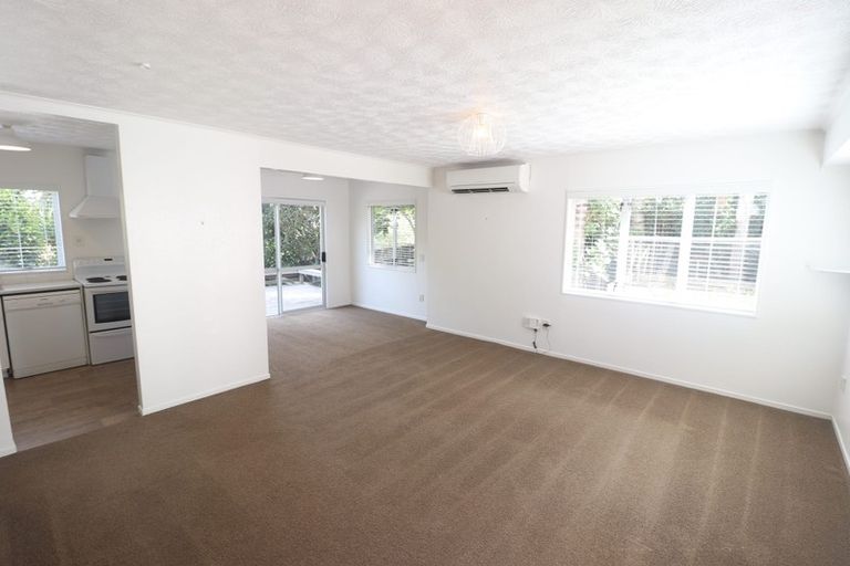 Photo of property in 19 Rehia Road, Massey, Auckland, 0614