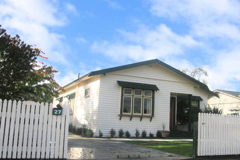 Photo of property in 27 Shamrock Street, Takaro, Palmerston North, 4412